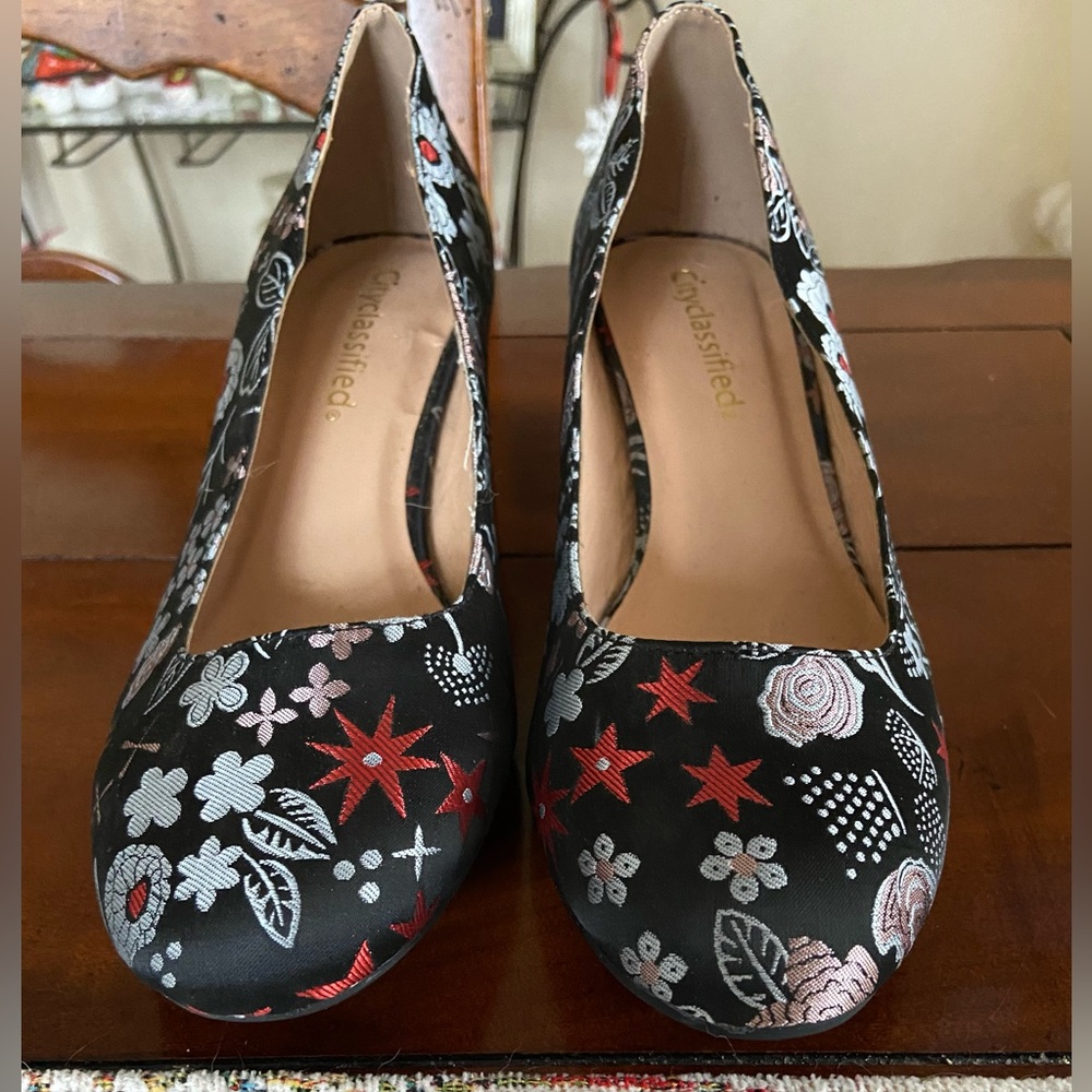 Beautiful Black Sateen Embroidered Heels